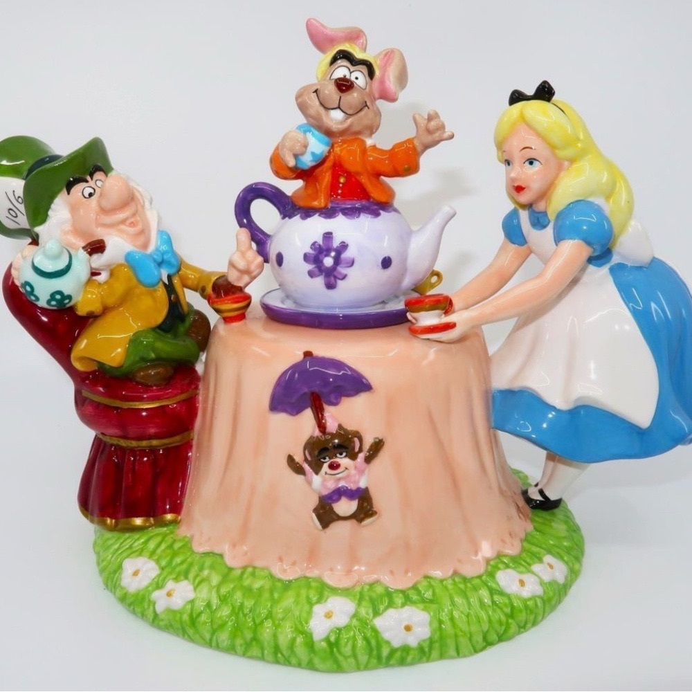 Alice in Wonderland teapot vintage Disney